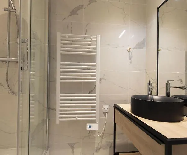 Time Line Apartment *