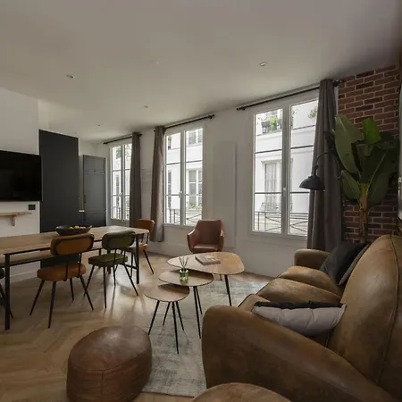 Time Line Apartment *